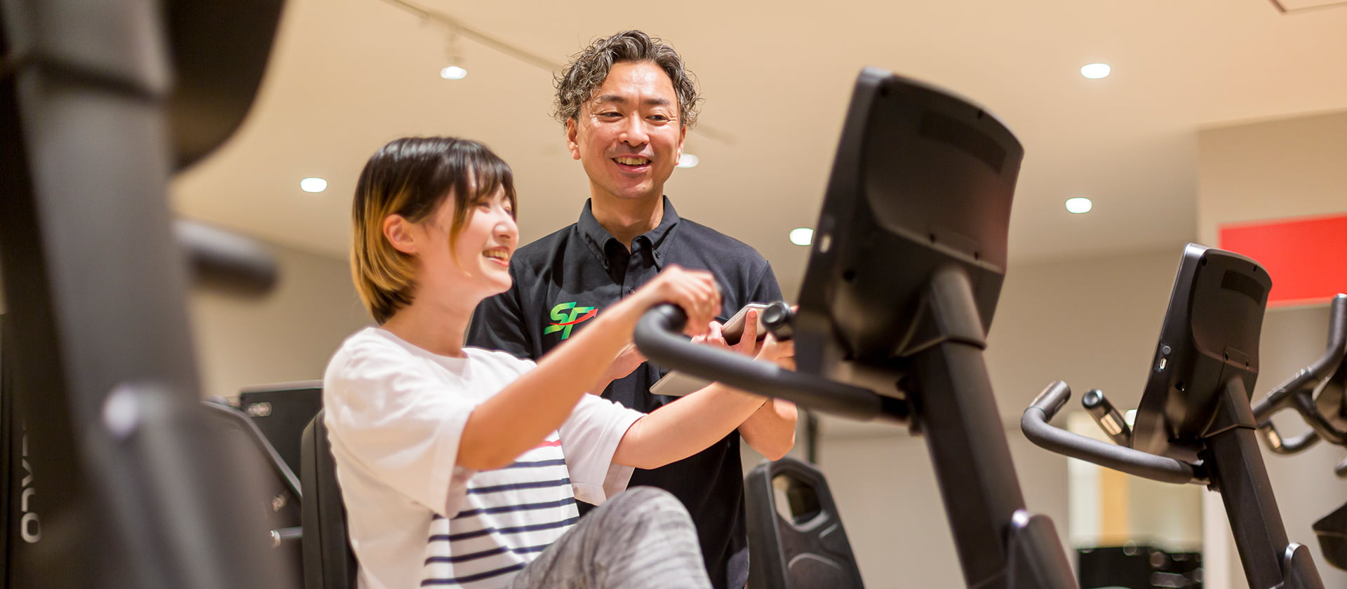 トレーニングする女性